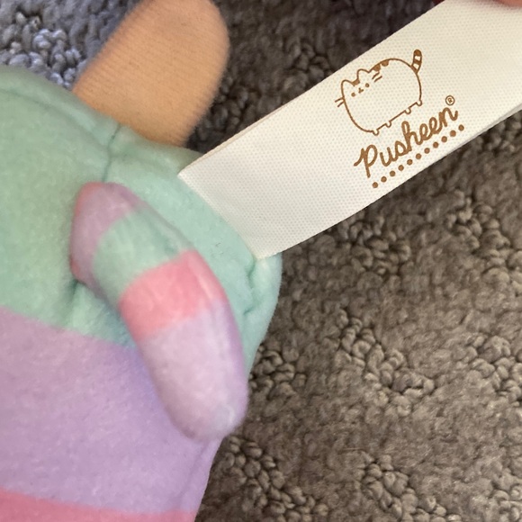 PUSHEEN ice cream surprise plush key chain. - Picture 4 of 5